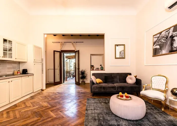 Elegant And Historic 3-bedroom In Center -by Likehomeflorence *