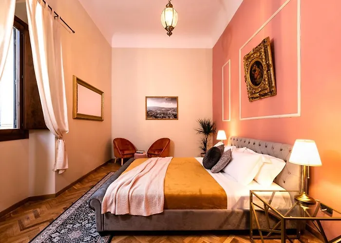 Elegant And Historic 3-bedroom In Center -by Likehomeflorence *