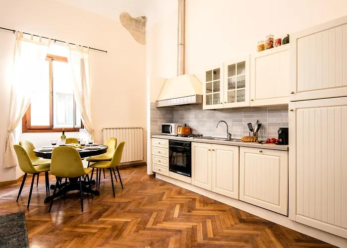 Elegant And Historic 3-bedroom In Center -by Likehomeflorence