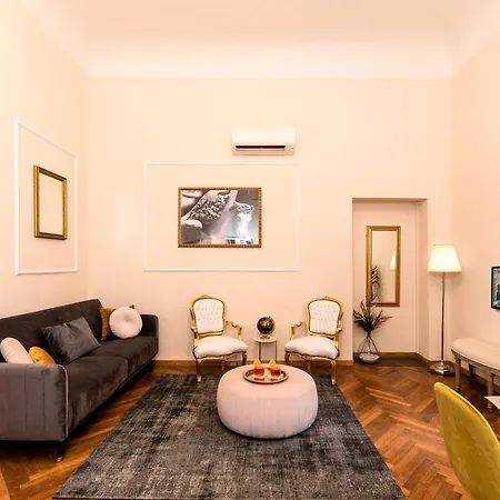 Διαμέρισμα Elegant And Historic 3-bedroom In Center -by Likehomeflorence Φλωρεντία