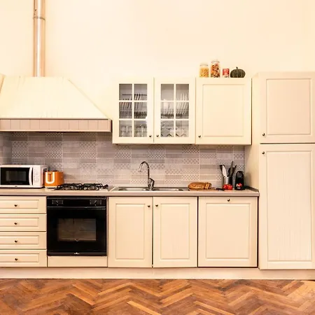 Διαμέρισμα Elegant And Historic 3-bedroom In Center -by Likehomeflorence Φλωρεντία