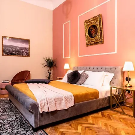 Elegant And Historic 3-bedroom In Center -by Likehomeflorence Διαμέρισμα